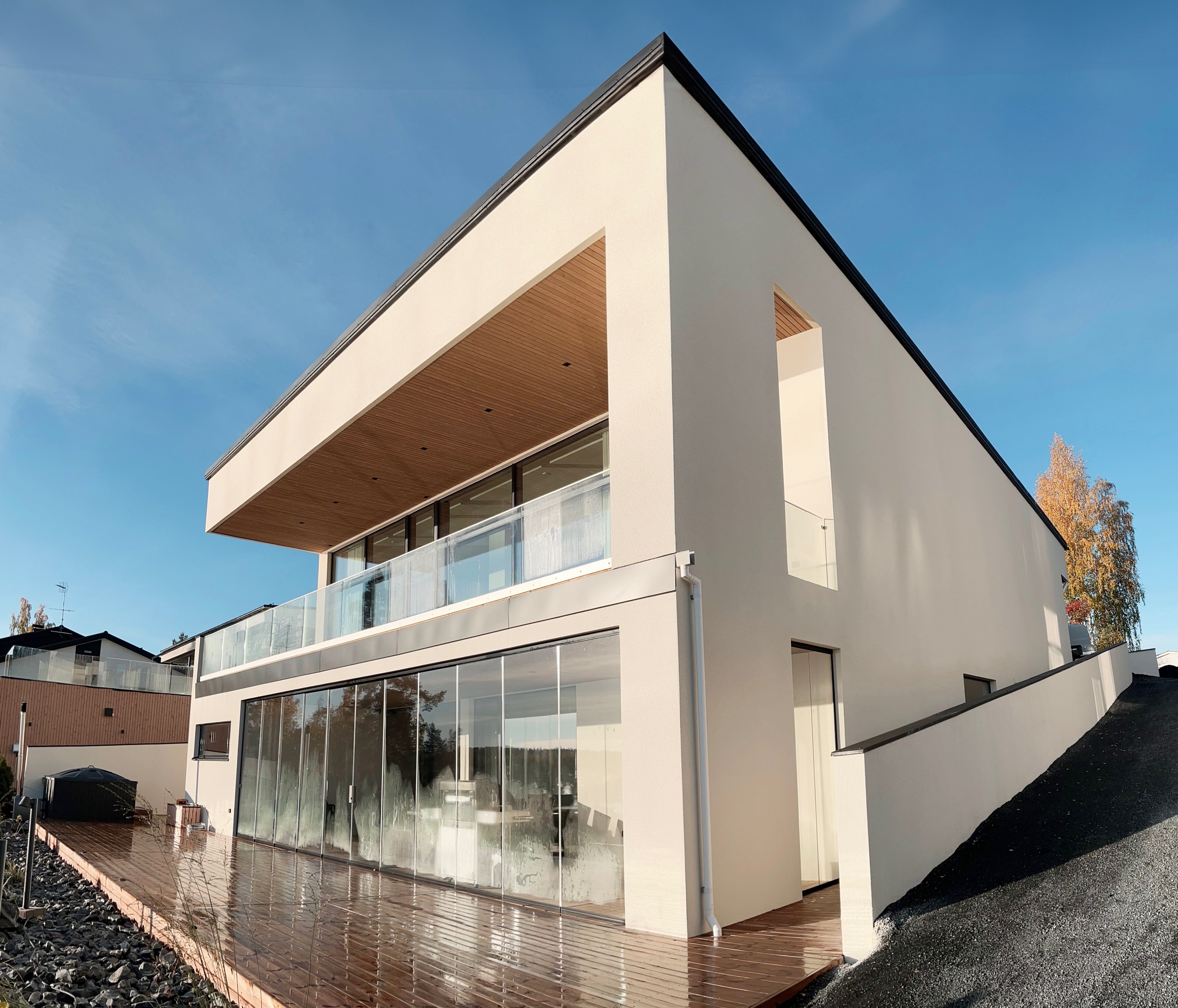 Pohtola_takapiha_kulma